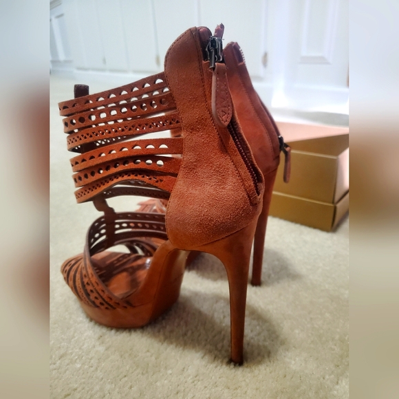 Brown - Picture 4 of 9